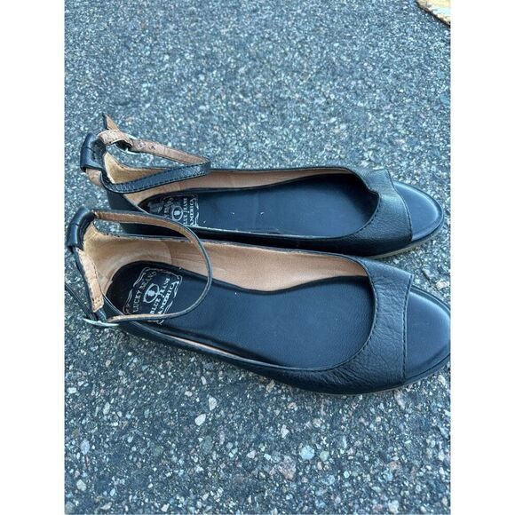 LUCKY BRAND black leather sandals flats sz 8 womens fits 7.5 8 - Picture 4 of 7